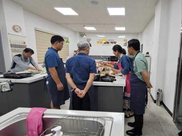 (건강증진과)중장년 대상 소셜다이닝 마음 담는 식탁 운영2.jpg