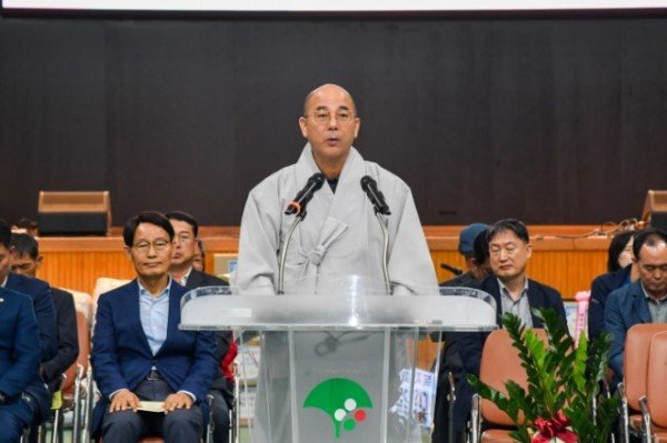 영주-8-3 영주시장애인종합복지관장 도선스님이 개회사를 하고 있다.jpg