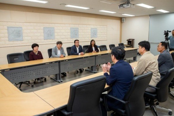 간담회1(탄소중립연구회 김천녹색미래과학관 방문).JPG