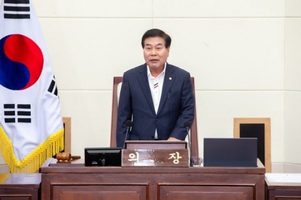 안주찬 의장.jpg