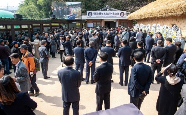 [새마을과] 박정희 대통령 서거 44주기 추모제 4.jpg