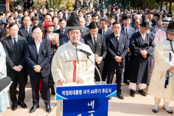 [새마을과] 박정희 대통령 서거 44주기 추모제 3.jpg