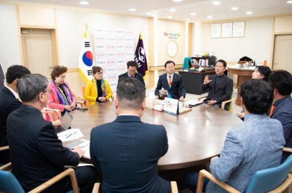 [복지정책과] 국제로타리3630지구 19지역 기탁 3.JPG