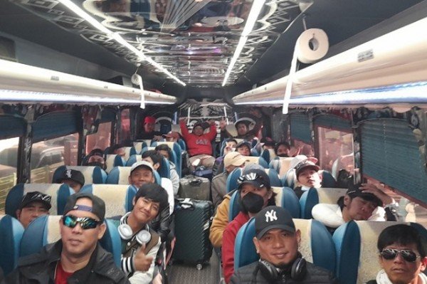 영주-4-1 영주시에서 영농 지원을 성공적으로 마친 필리핀 계절근로자 28명이 15일 고국으로 돌아갔다.jpg