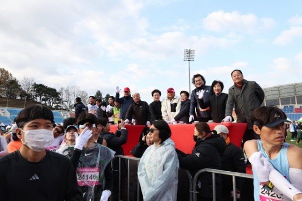 (새마을체육과)제21회 상주곶감배 전국 마라톤대회 Full코스 및 하프코스.JPG