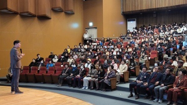 4-3 사진(11월 영양군별빛아카데미 함익병).jpg