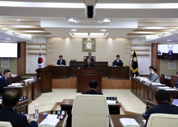 2-5 사진(오도창 영양군수， 민선 8기 시정연설을 통한 ‘2024년 군정방향’ 제시).jpg