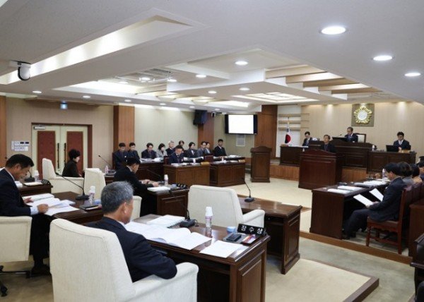 2-3 사진(오도창 영양군수， 민선 8기 시정연설을 통한 ‘2024년 군정방향’ 제시).jpg