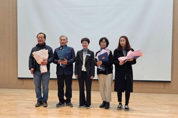 영주-1-2 영주시 농업인 전문교육 우수교육생 표창 수상자 단체사진.jpeg