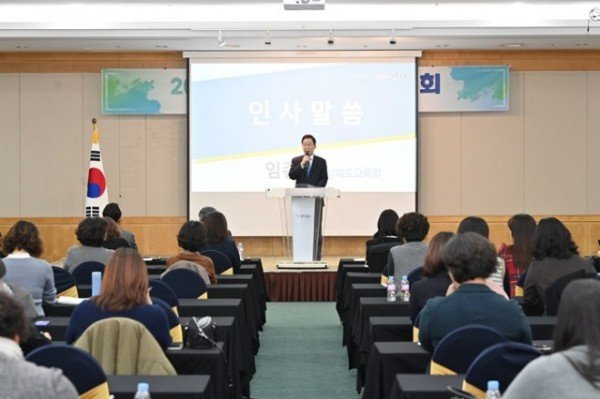 6.경북교육청, 유보통합을 바라보는 현장 교원들과 생각을 나누다(영유아의 행복한 삶을 위한 유보통합 정책토론회 개최_인사말하는 임종식 경북교육감)_01.jpg