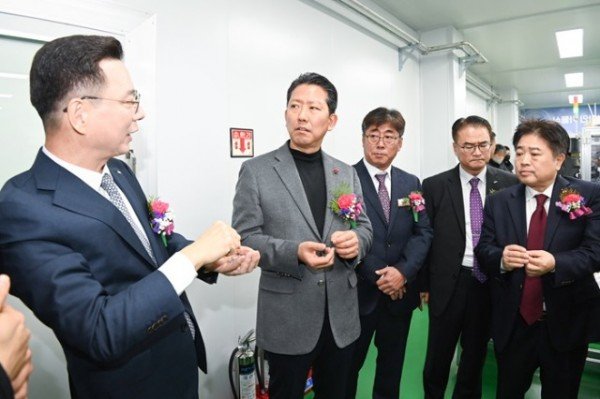 [기업투자과] 에스앰백셀  앰플 전지 생산라인 가동식 4.JPG