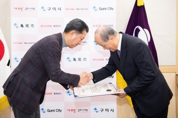 [복지정책과] 6.25 참전유공 무공훈장 전수 2.jpg