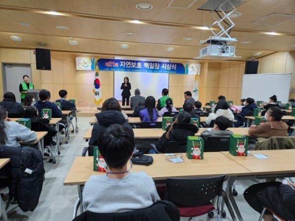 [환경정책과] 제21회자연보호백일장 시상식 2.jpg