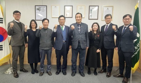240105_한국농수산식품유통공사+대한민국헌정회+정책연구위원회+의장과+저탄소+식생활+모색(참고사진).jpg