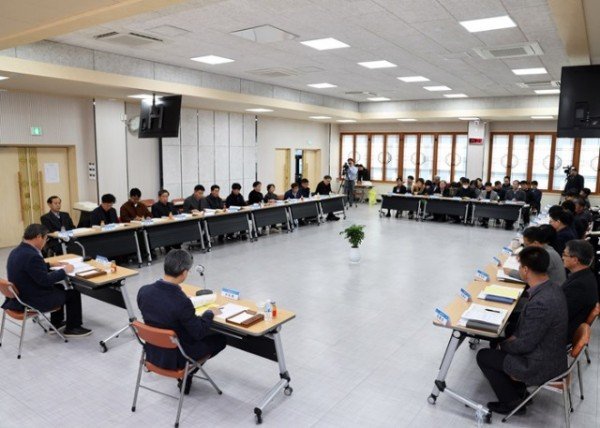 3-3 사진(23년 하반기 민선8기 군수 공약 추진현황 보고회 개최).jpg