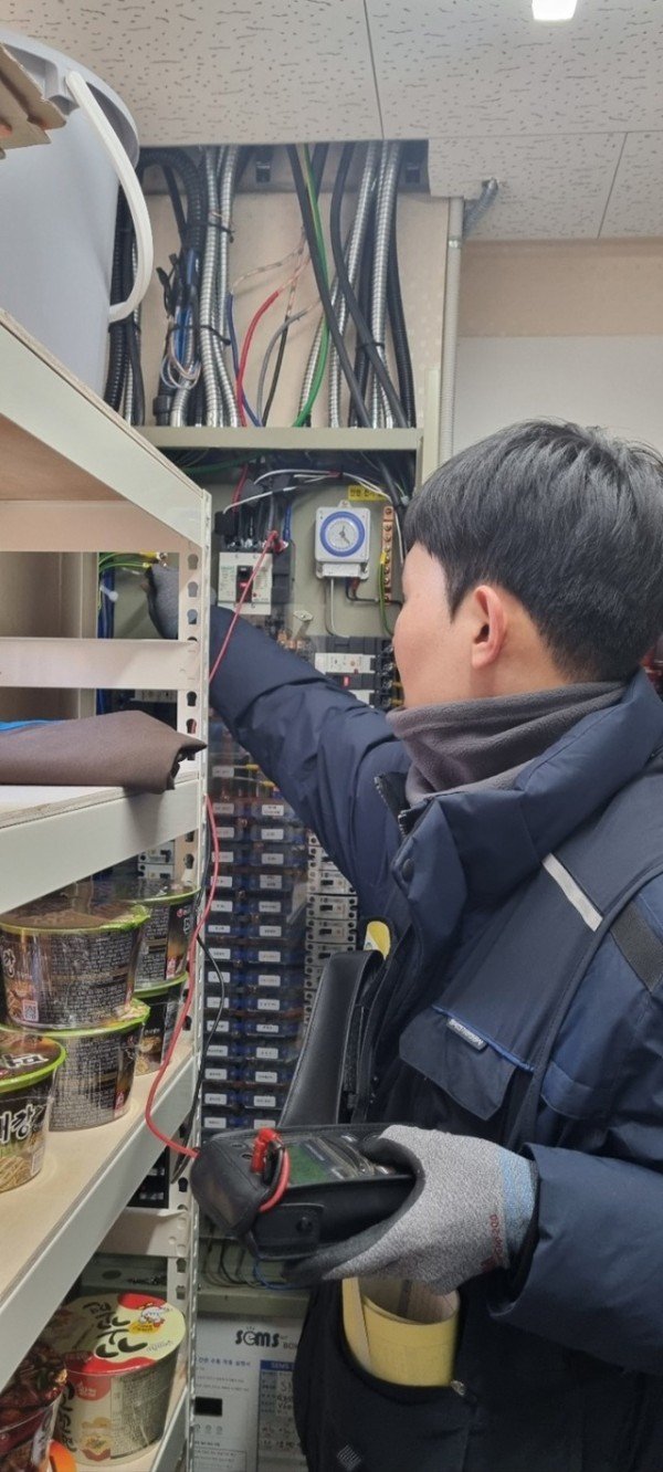 [금오산도립공원관리사무소] 전기안전 점검 및 캠페인 3.jpg