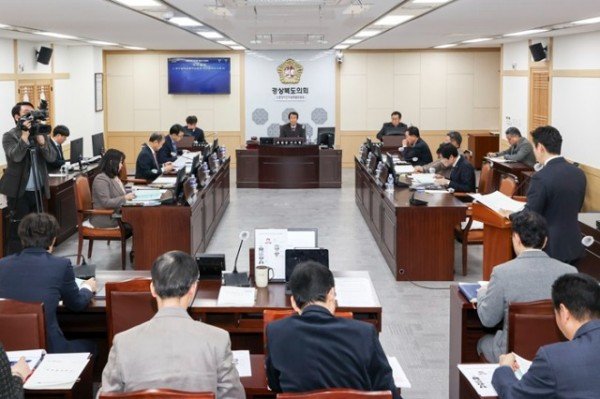 신공항이전지원특별위원회.jpg