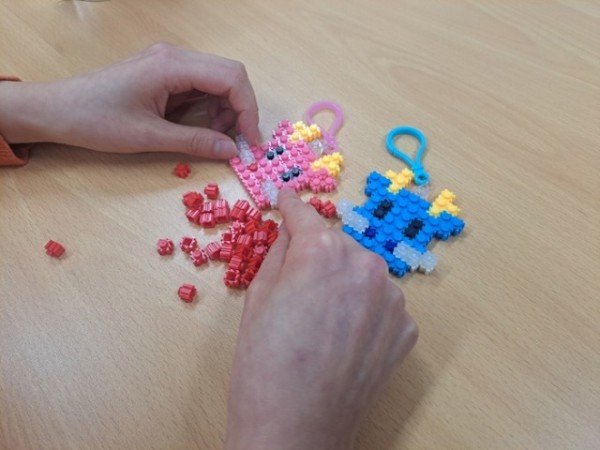 영주-5-2 청룡 키링 만드는 모습.jpg