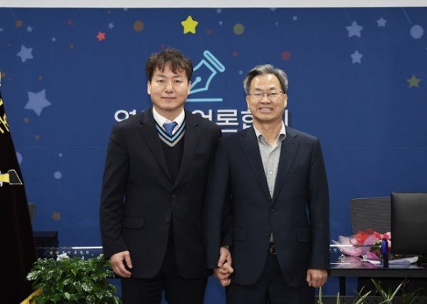 2-4 사진(영양군 언론협회 제6대 회장단 이취임식 개최).jpg