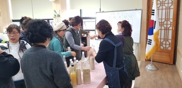 1-2 사진(전통주 만들기).jpg