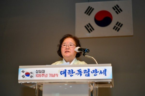 영주-4-3 정윤선 대한광복단기념사업회 회장이 기념사를 하고 있다.jpg