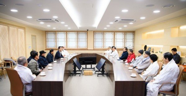 [총무과] 광복회 유족 격려 2.JPG