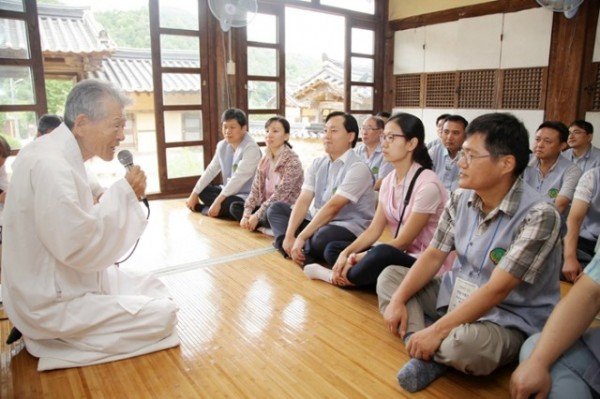 0605 세계가 인정한 브랜드, 한국 정신문화의 수도 안동6(도산서원선비문화수련원 퇴계종손과의 대화).jpg