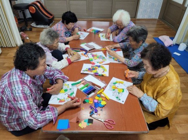 1-2 사진(미래에 대한 희망으로 열어가는 영양군 백세시대!!!).jpg