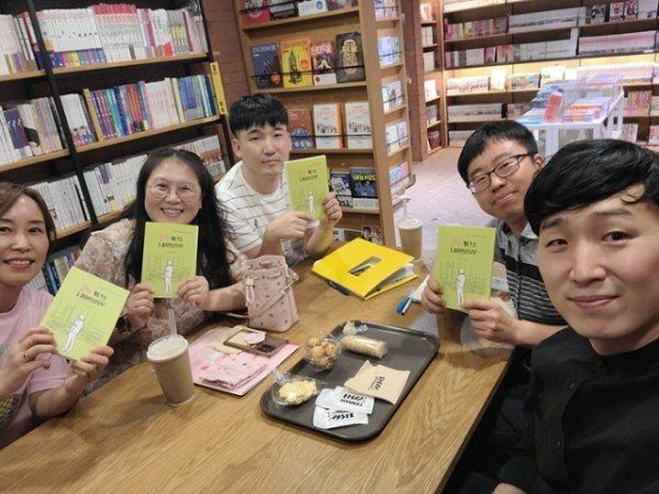 2.경북교육청, 2024학년도 ‘책 쓰는 선생님’ 32팀 출판 지원(작가 선생님의 교육 노하우를 함께 공유하며 교육의 힘을 길러요)_01.jpg