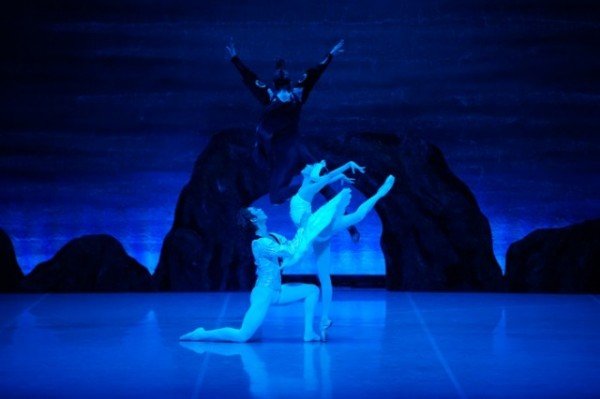 [문화예술회관] (c)국립발레단_백조의 호수 1(이 사진 게재시 저작권 표시 바랍니다_국립발레단).jpg