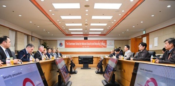 [산단혁신과] 미 아이젠하워스쿨 연수단 구미 방문 3.JPG