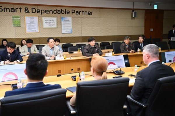 [산단혁신과] 미 아이젠하워스쿨 연수단 구미 방문 2.JPG