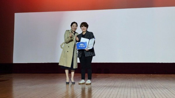 연출상 수상사진.jpg