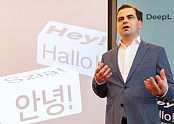 [이미지] 4월 26일 (금) 서울 조선팰리스에서 열린 딥엘 기자간담회에서 발표 중인 야렉 쿠틸로브스키 딥엘(DeepL) CEO_1.jpg