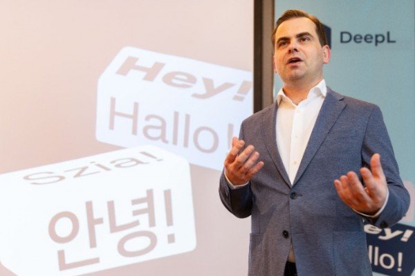 [이미지] 4월 26일 (금) 서울 조선팰리스에서 열린 딥엘 기자간담회에서 발표 중인 야렉 쿠틸로브스키 딥엘(DeepL) CEO_1.jpg