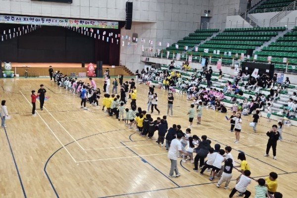 영주-5-2 지역아동센터 아동 화합한마당 줄다리기 모습.jpg
