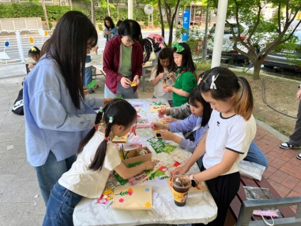 어린이날 행사(꽃 카드 만들기).jpg