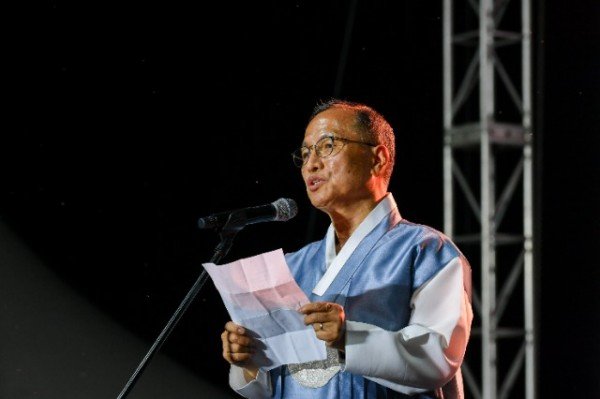 영주-4-3 전남대 신해진 교수가 수상소감을 발표하고 있다.jpg