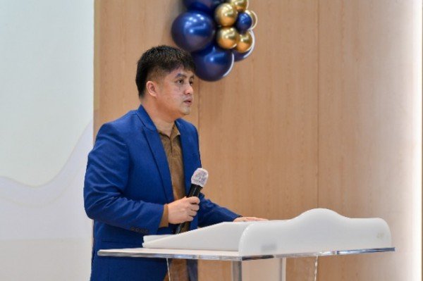 영주-2-3 윌리엄 세자르 로살레스시장이 필리핀 계절근로자 화합의 날 행사에서 기념사를 하고 있다.jpg
