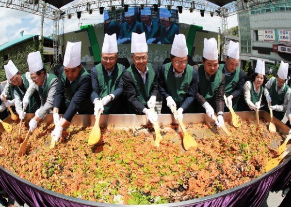 1-6 사진(제19회 영양산나물축제 성황리 마무리) (2).jpg