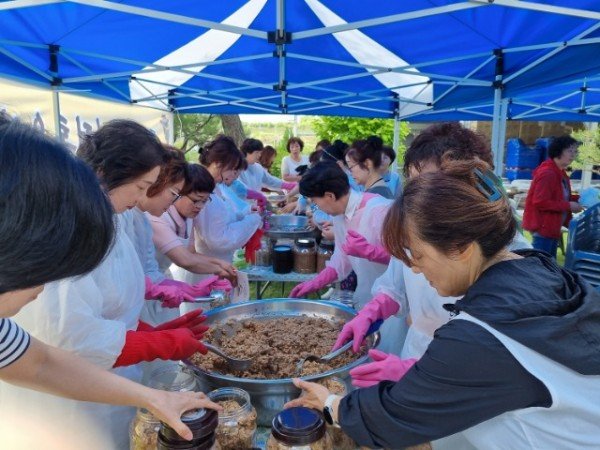 0513 안동여성청년유도회, 향토전래음식 전승 교육 “된장 만들기 교육” 실시 (3).jpg