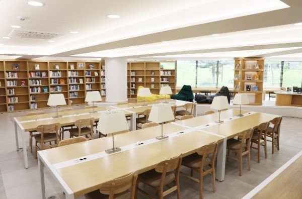 국립금오공대 신평캠퍼스 아름책마루 도서관 (4).jpg