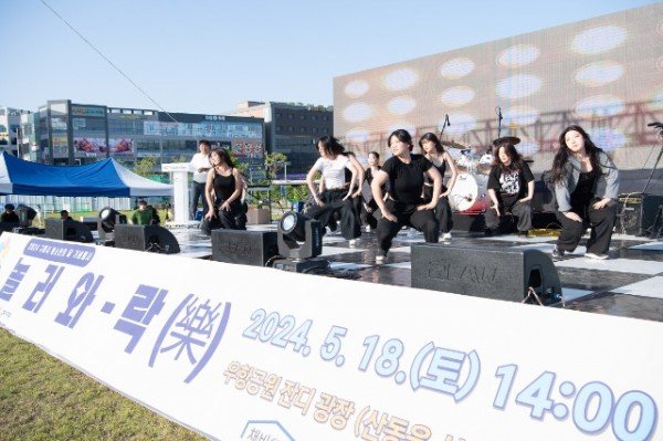 [교육청소년과] 놀러와락 행사 개최_동아리 공연.JPG