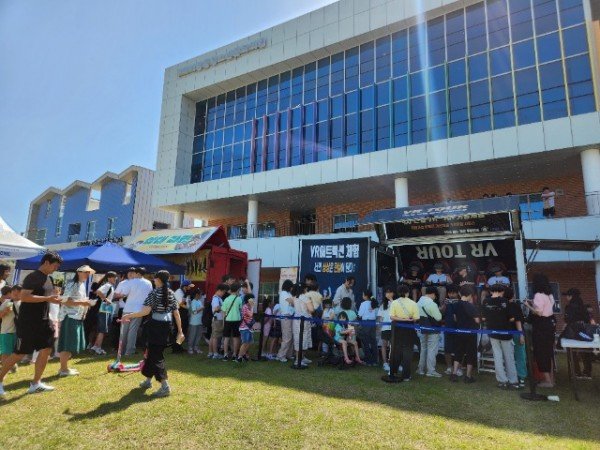 [교육청소년과] 놀러와락 행사 개최_VR체험.jpg