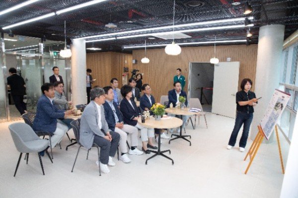 1. 제276회 임시회 기획행정위원회 구미생활문화센터 현장 방문.jpg