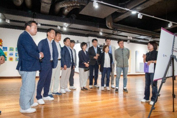 2. 제76회 임시회 기획행정위원회 구미청년상상마루 현장 방문.jpg