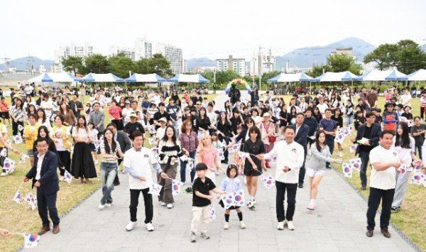 [교육청소년과] 청소년 꿈  끼 자랑대회_플래시몹 퍼포먼스.JPG