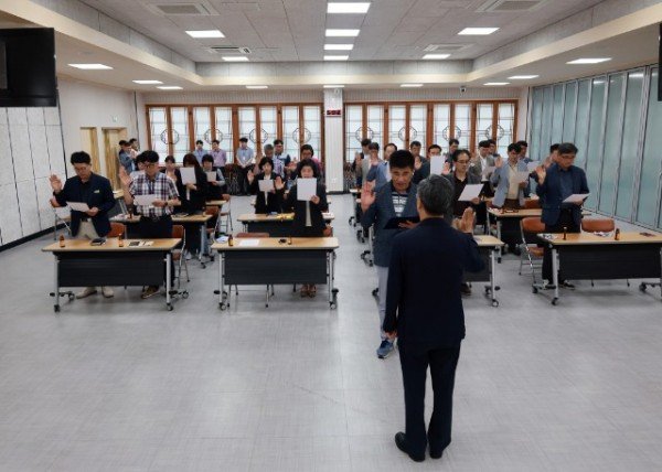 10-3 사진(영양군 간부공무원 「갑질 금지 교육」 및 「청렴 실천 서약식」 개최).jpg