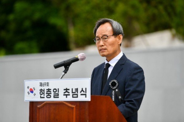 영주-6-5 박남서 영주시장이 추념사를 하고 있다.jpg