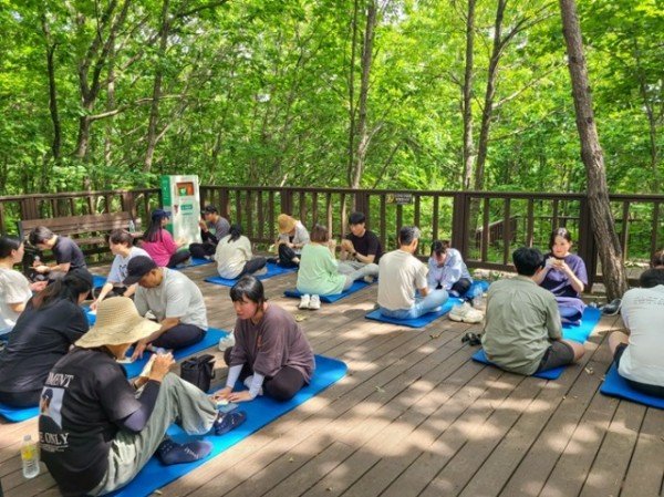 영주-4-1 숲 태교프로그램 _너를 기다리는 설레임_ 산전체조 진행 모습.jpg
